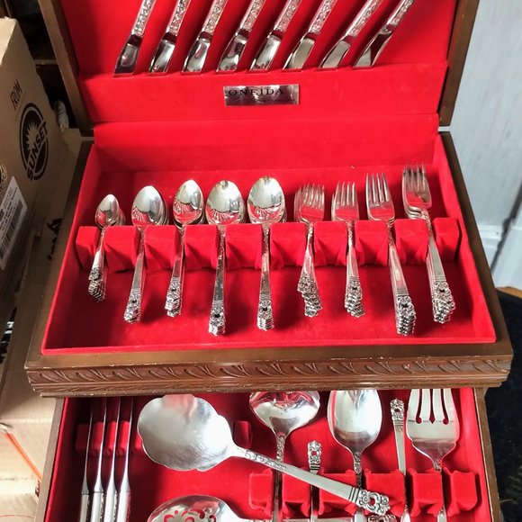 Rogers 1881 by Oneida Ltd Dining Oneida Silverware Complete Set In